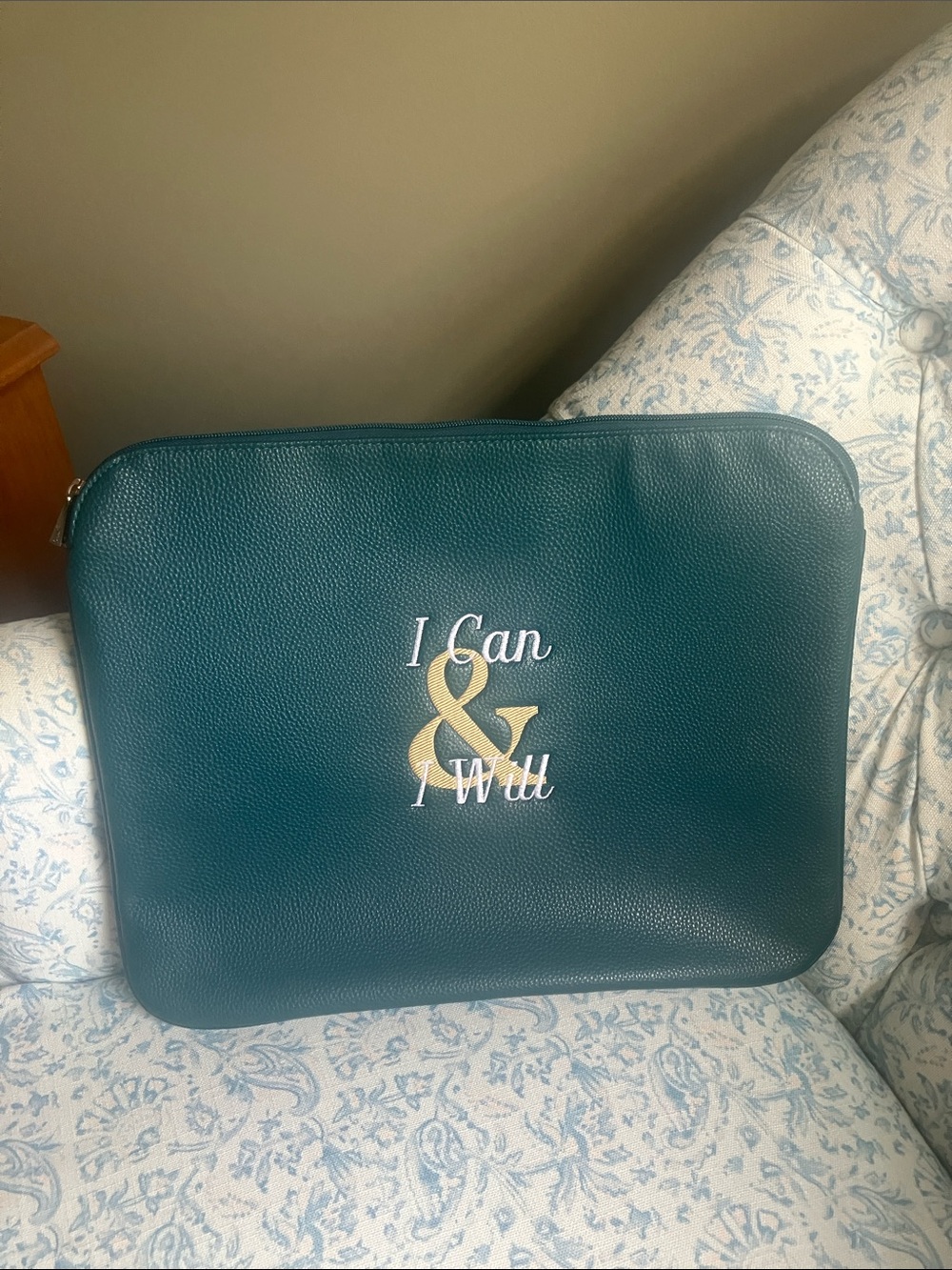 Thirty-one green I Can & I Will Laptop Case Sleeve zippered bag 15” x 12” EUC
